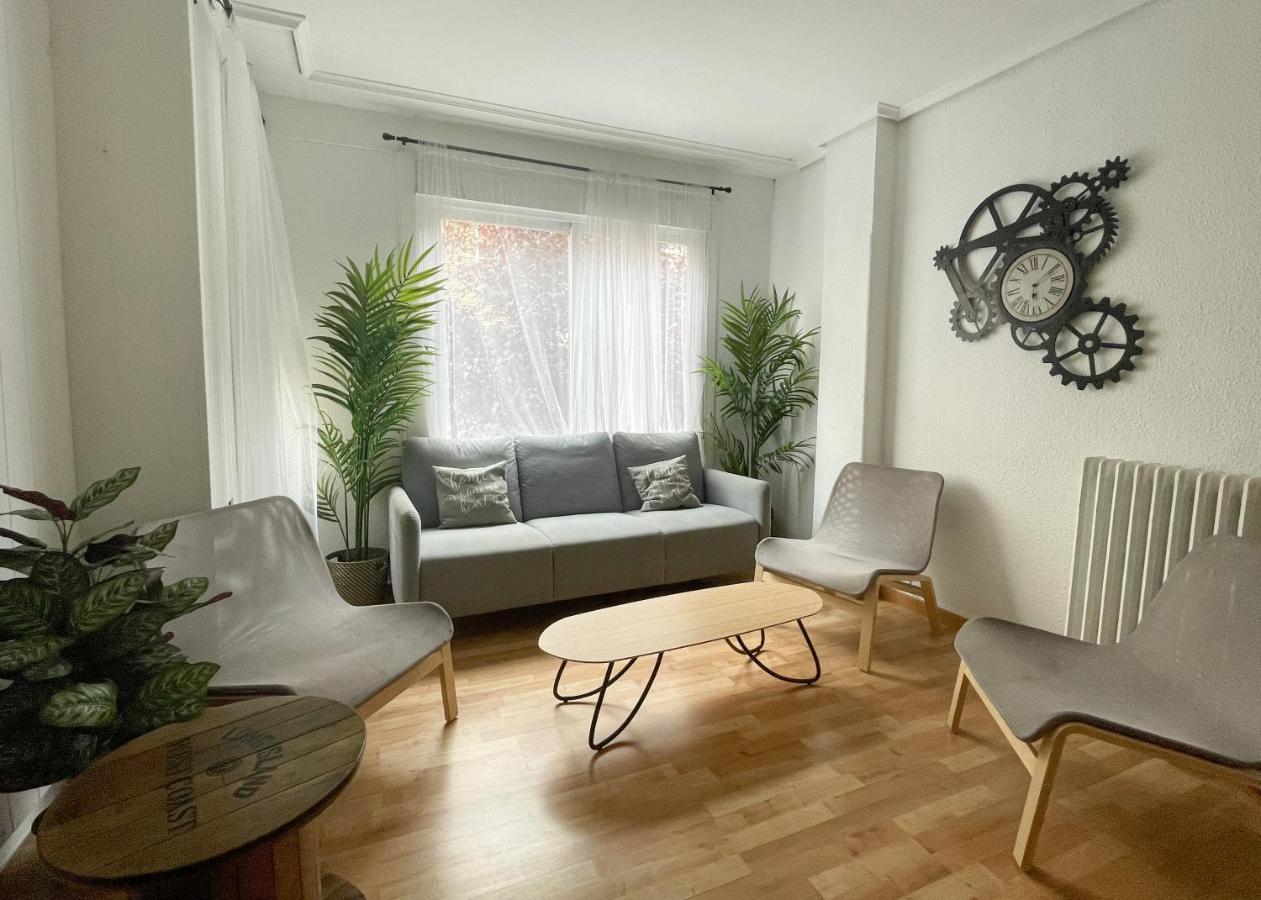 Az The Bridge Hostel - Coliving 萨拉戈萨 外观 照片