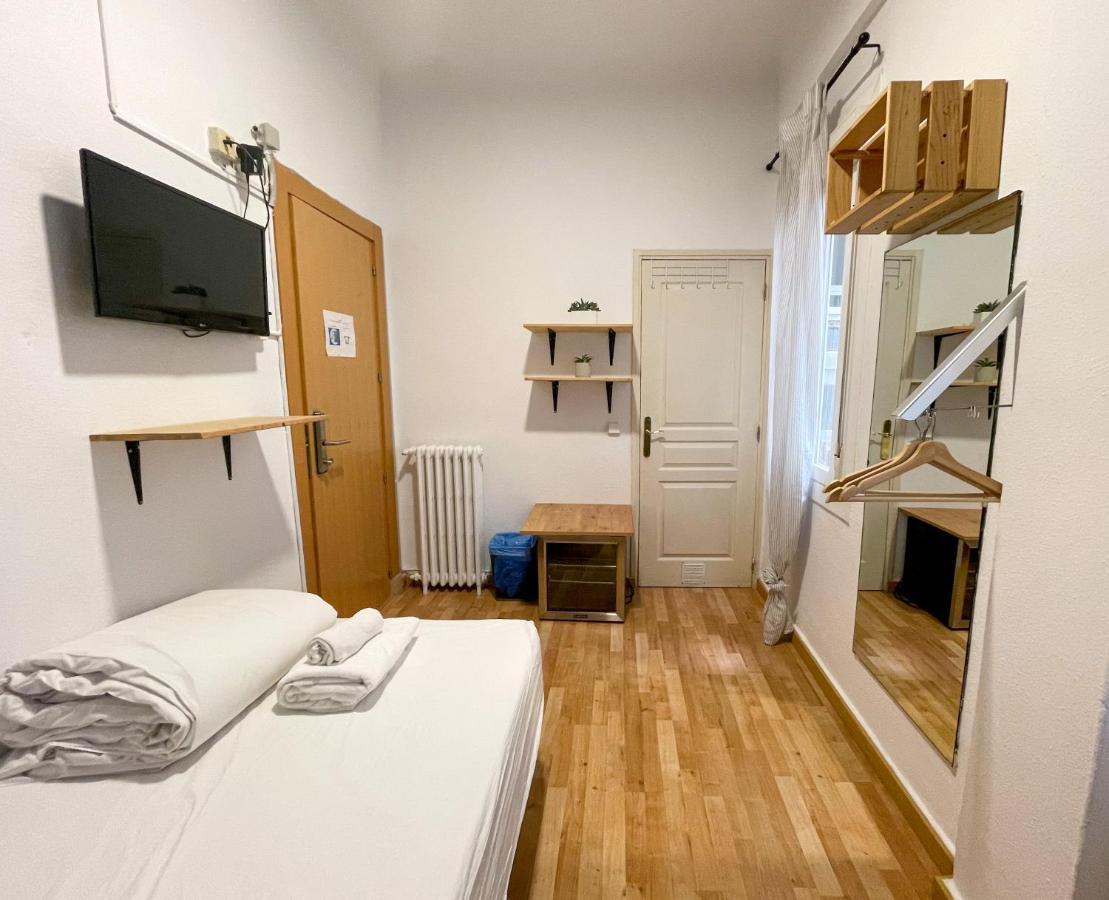 Az The Bridge Hostel - Coliving 萨拉戈萨 外观 照片