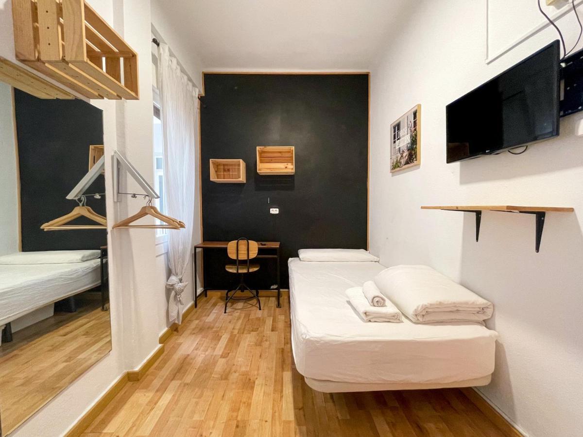 Az The Bridge Hostel - Coliving 萨拉戈萨 外观 照片