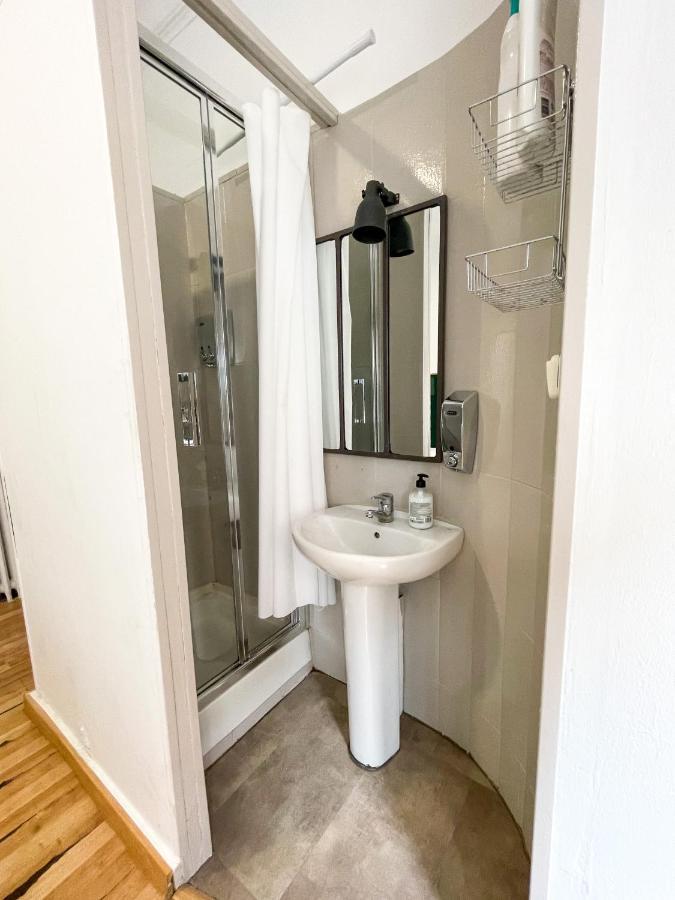 Az The Bridge Hostel - Coliving 萨拉戈萨 外观 照片